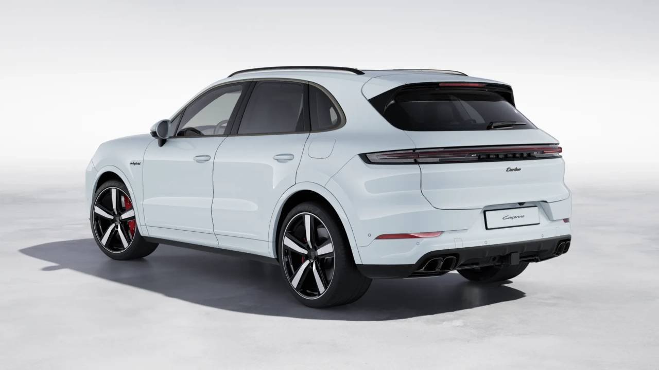 2025 Porsche Cayenne E-Hybrid Turbo photo 3