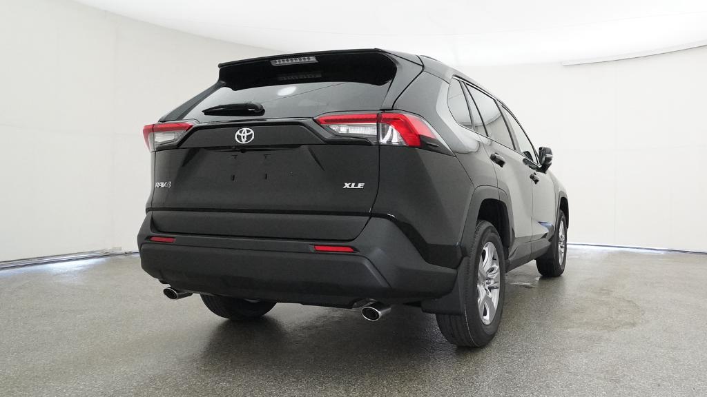 2025 Toyota RAV4 XLE photo 3