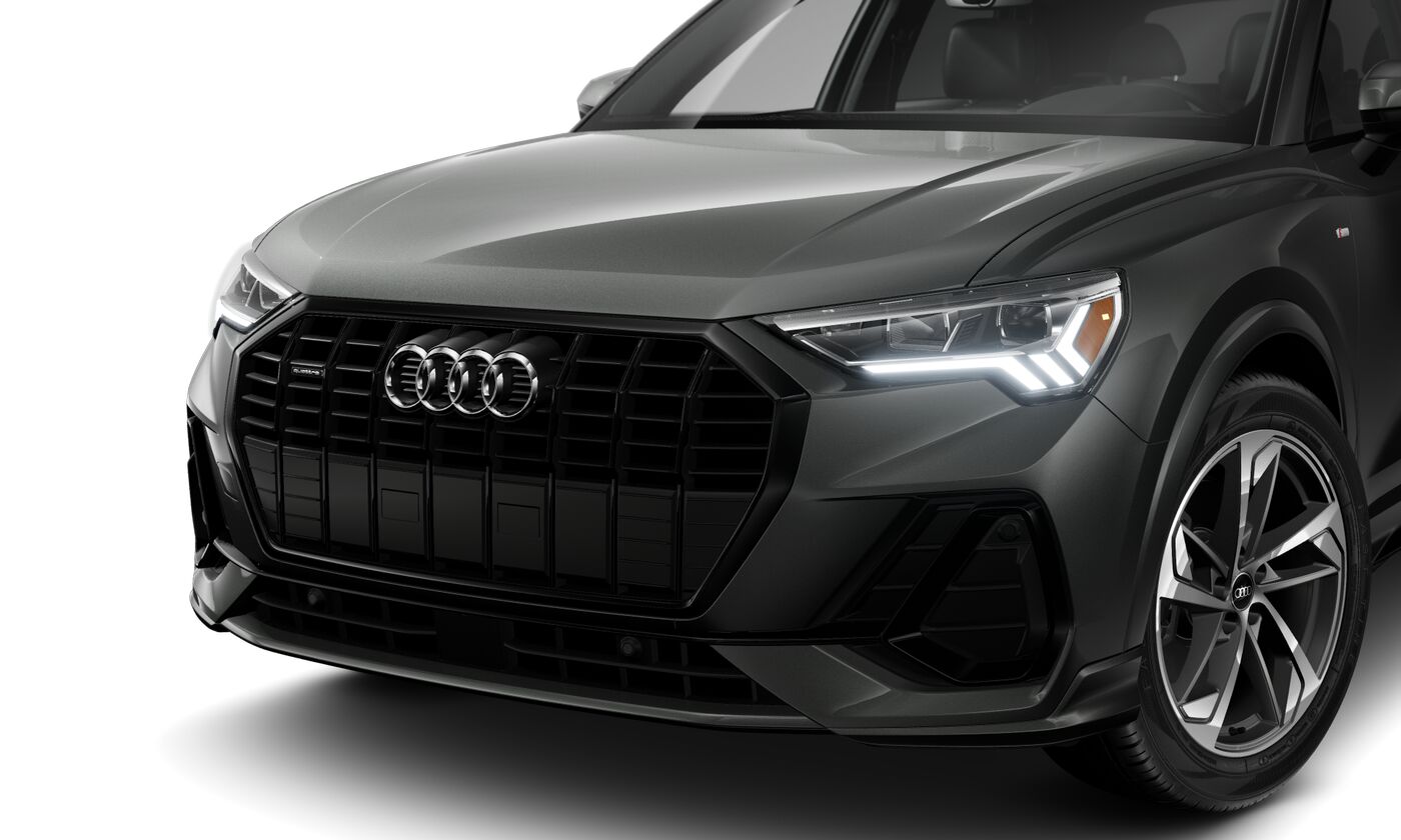2025 Audi Q3 45 TFSI S line Premium photo 3