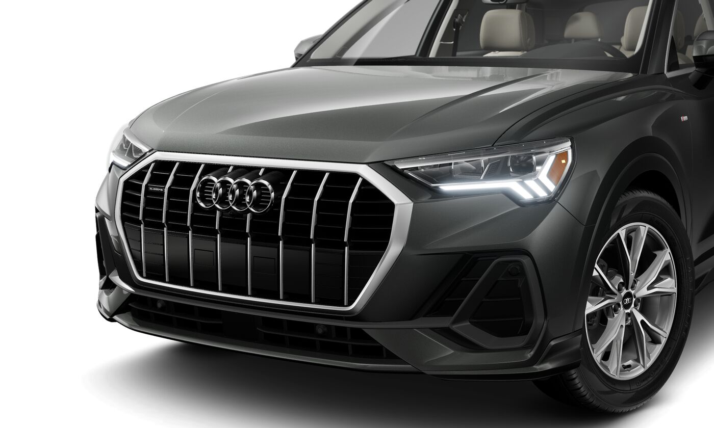 2025 Audi Q3 45 TFSI S line Premium photo 4