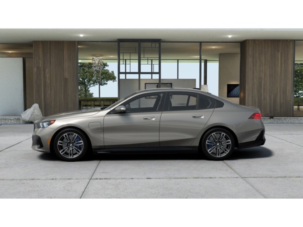 New 2026 BMW 550e xDrive Sedan