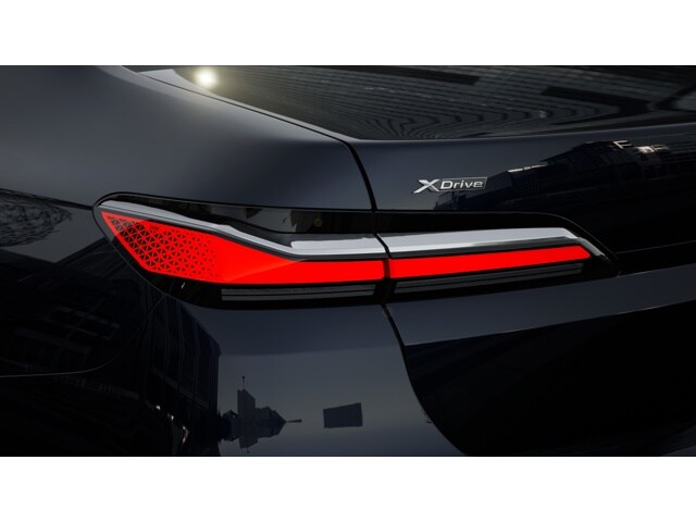 2026 BMW 7 Series 750e - Photo 37