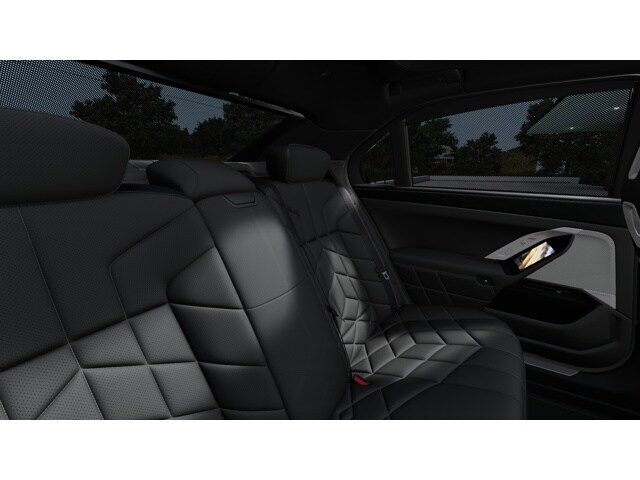2025 BMW 7 Series 750e - Photo 32