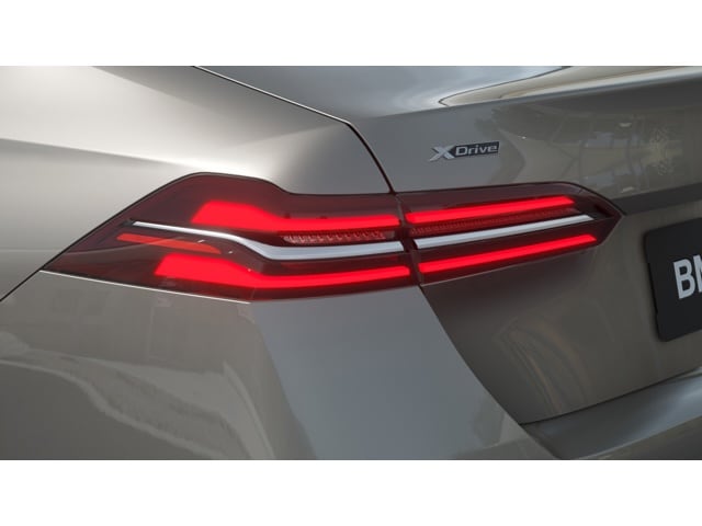 2026 BMW 5 Series 550e - Photo 52