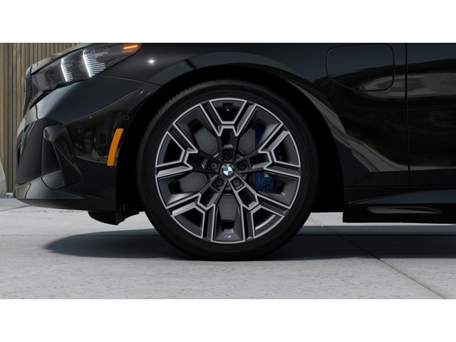 2026 BMW 5 Series 550e - Photo 27