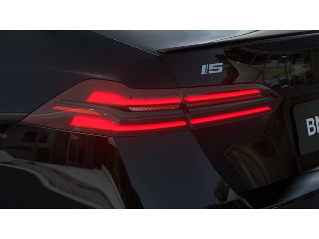 2025 BMW i5 M60 - Photo 8