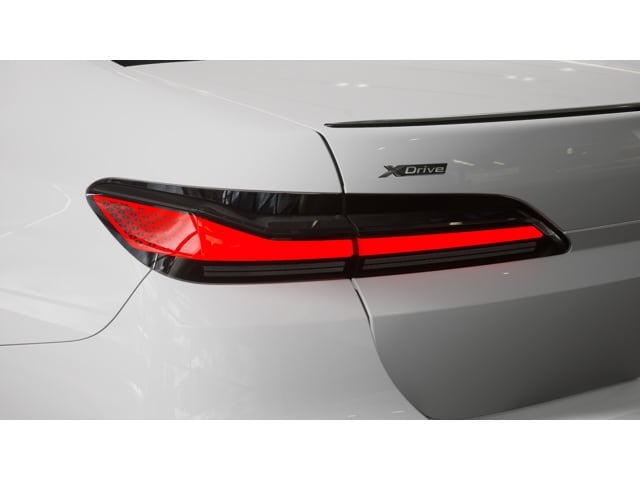 2025 BMW 7 Series 750e - Photo 25