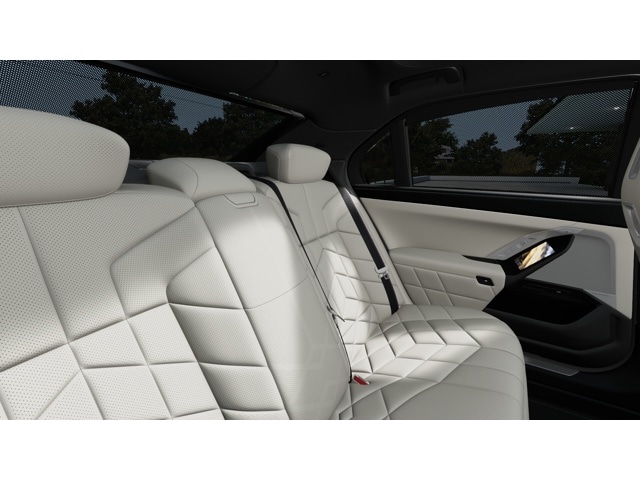 2025 BMW 7 Series 740i - Photo 37