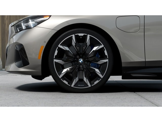 2026 BMW 5 Series 550e - Photo 51