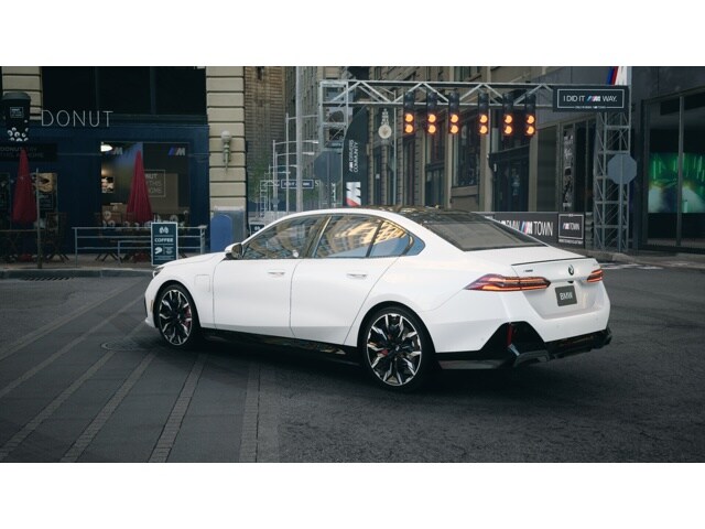 2026 Bmw 550e xDrive photo 2