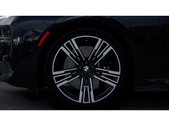2026 BMW 7 Series 750e - Photo 44