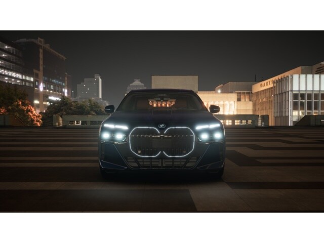 2025 BMW 7 Series 750e - Photo 47