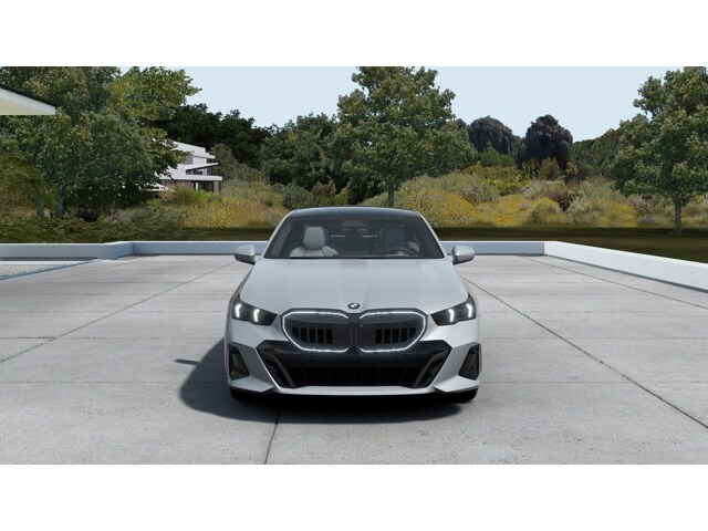 2026 Bmw 550e xDrive photo 3