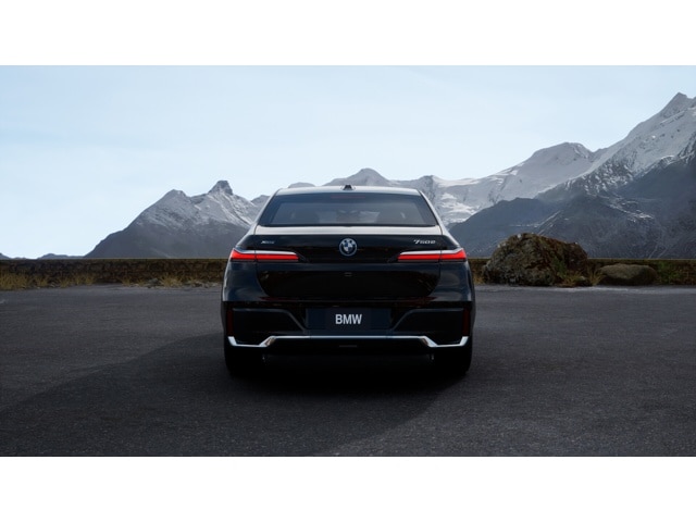 2026 BMW 7 Series 750e - Photo 32