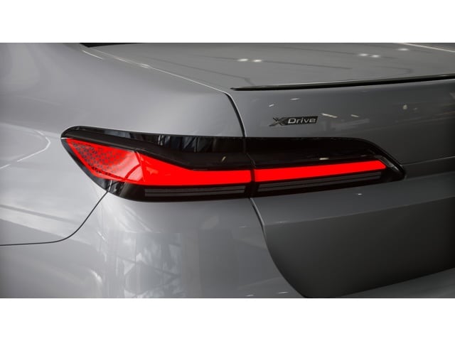 2025 BMW 7 Series 750e - Photo 25