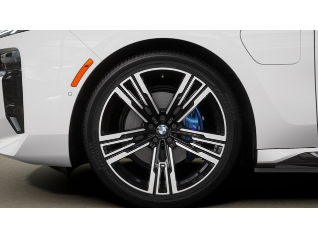 2025 BMW 7 Series 750e - Photo 24