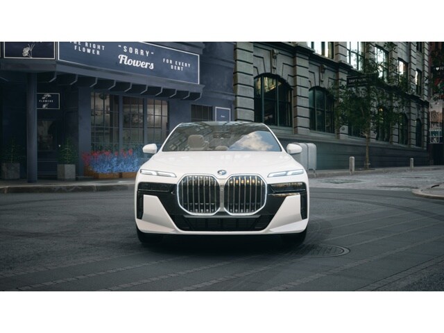 2026 Bmw 750e photo 2