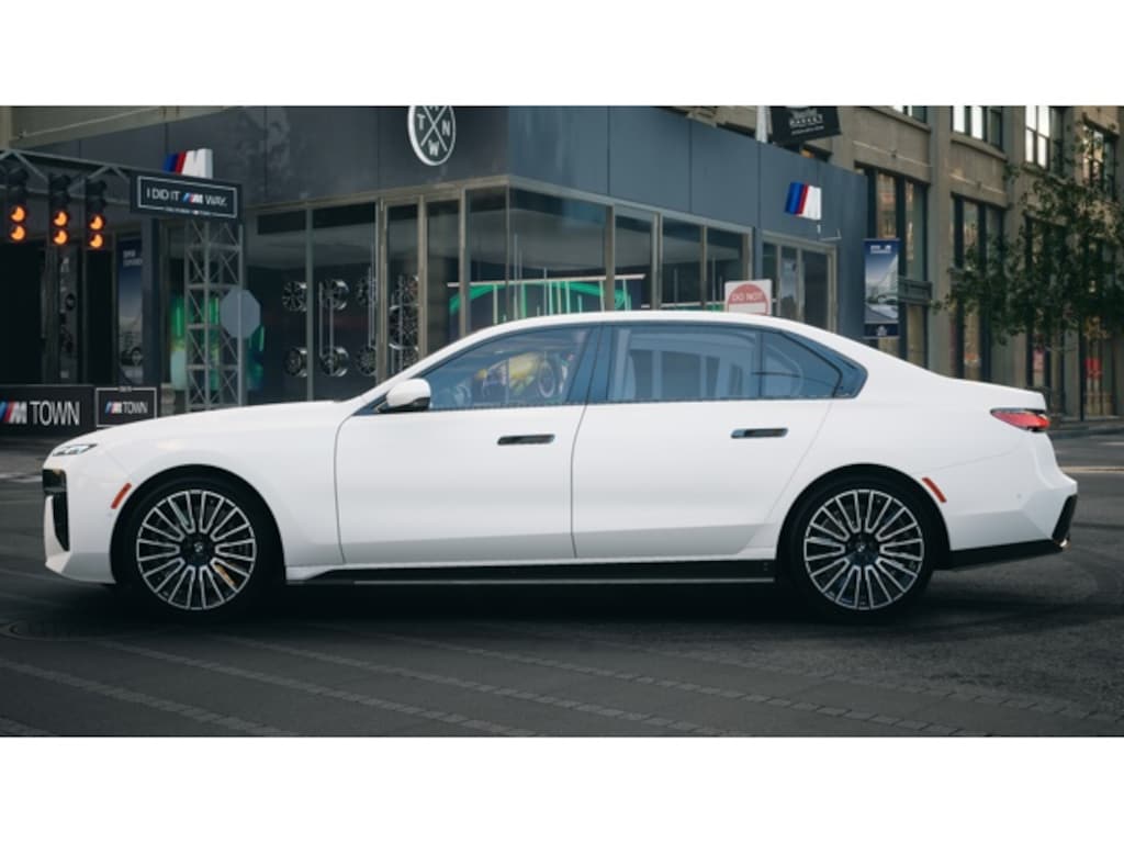 New 2025 BMW 740i Sedan