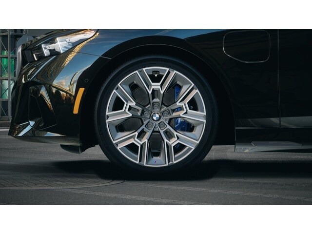 2026 BMW 5 Series 550e - Photo 52