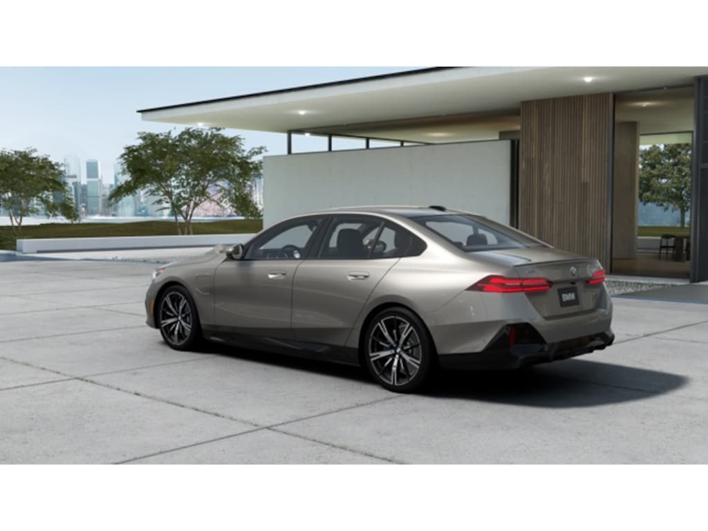 New 2027 BMW 550e Sedan