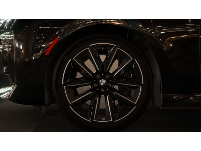 2026 BMW 7 Series 750e - Photo 35