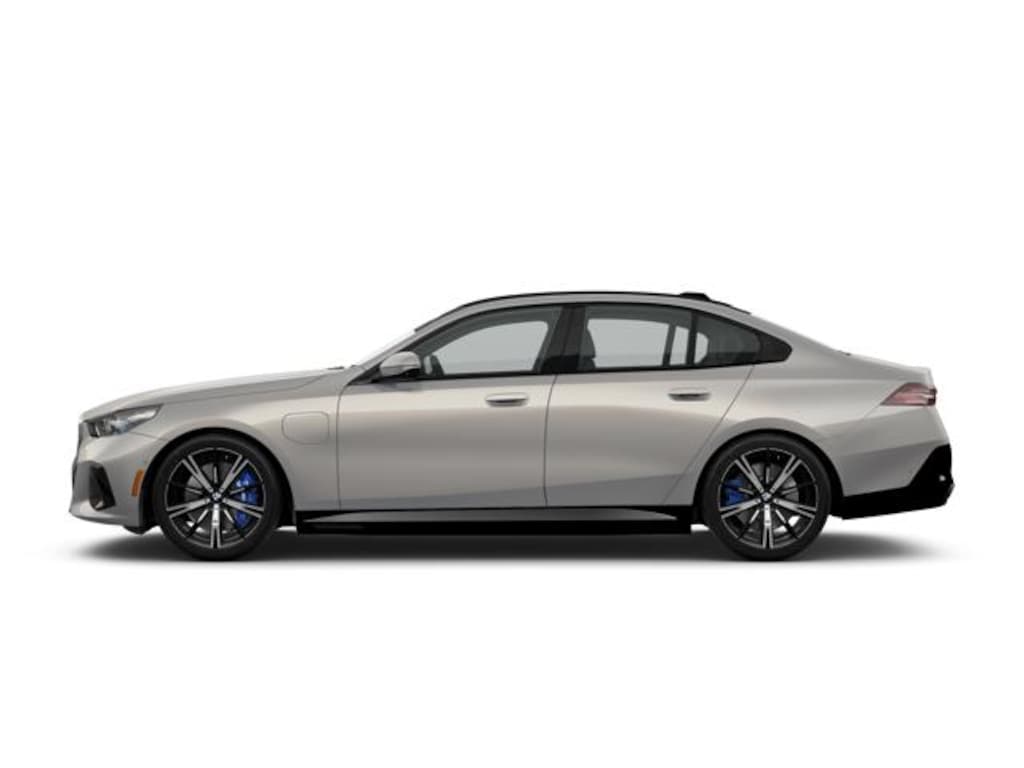 New 2026 BMW 550e xDrive Sedan