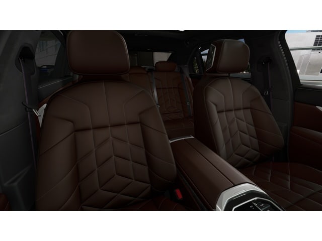 2025 BMW 7 Series 750e - Photo 28