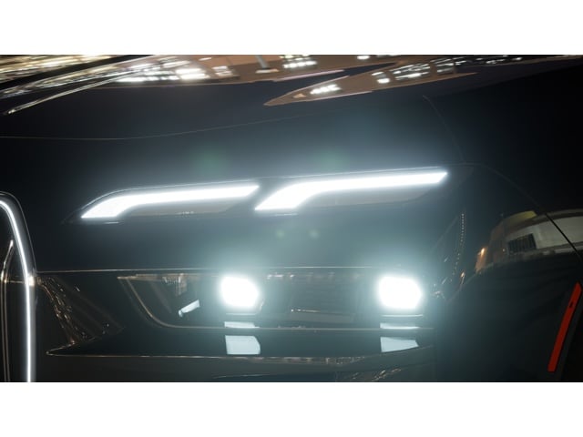 2025 BMW 7 Series 750e - Photo 50