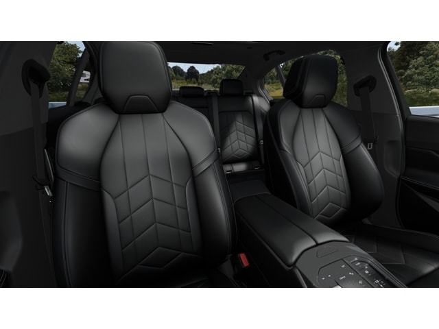 2026 BMW 5 Series 550e - Photo 11