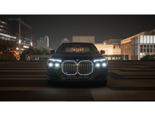 2025 BMW 7 Series 750e - Photo 47