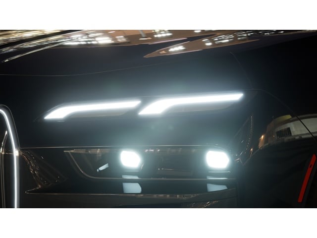 2025 BMW 7 Series 750e - Photo 50