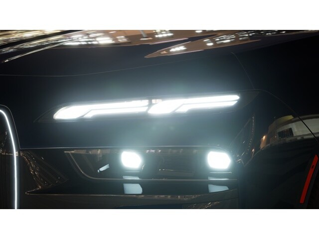 2025 BMW 7 Series 750e - Photo 50