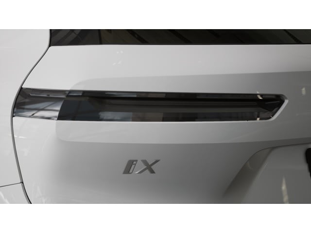 2026 BMW iX 60 - Photo 24