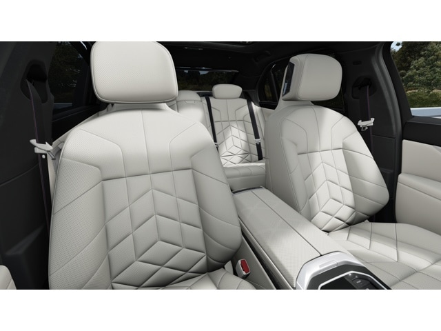 2026 BMW 7 Series 750e - Photo 11