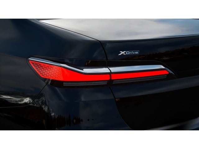 2026 BMW 7 Series 750e - Photo 35