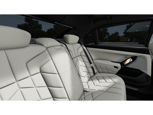 2025 BMW 7 Series 750e - Photo 43