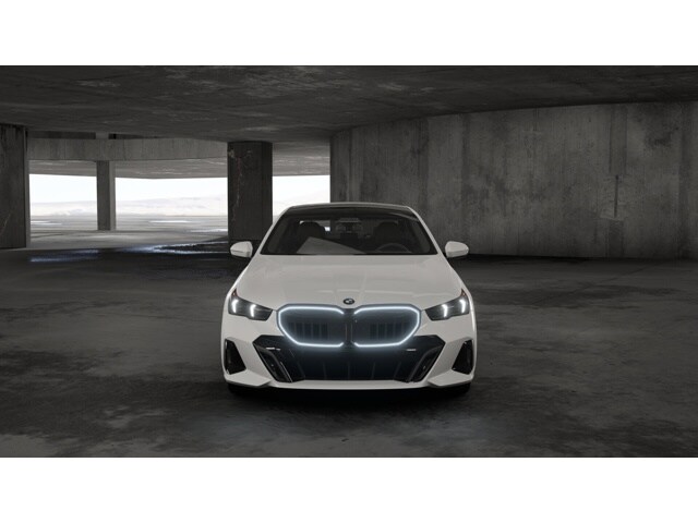 2026 Bmw 550e xDrive photo 2
