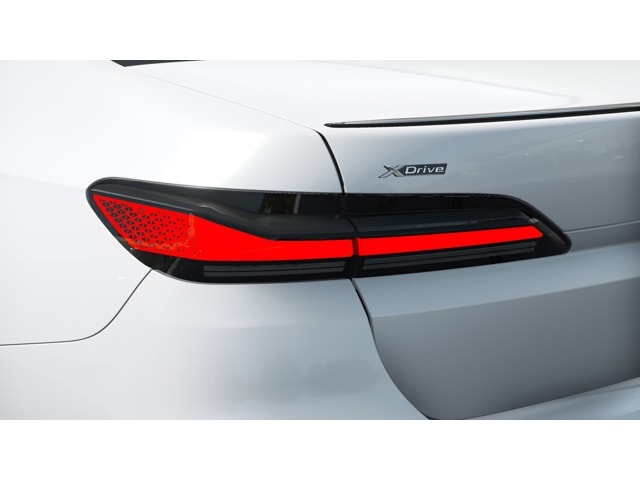 2025 BMW 7 Series 750e - Photo 39