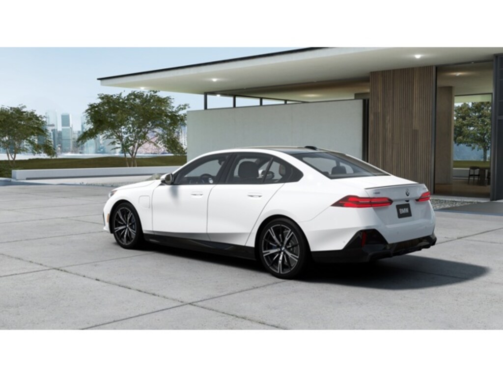 New 2027 BMW 550e Sedan