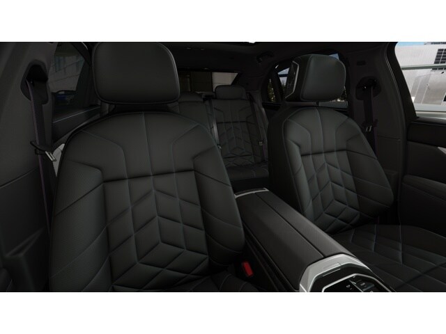2025 BMW 7 Series 750e - Photo 28