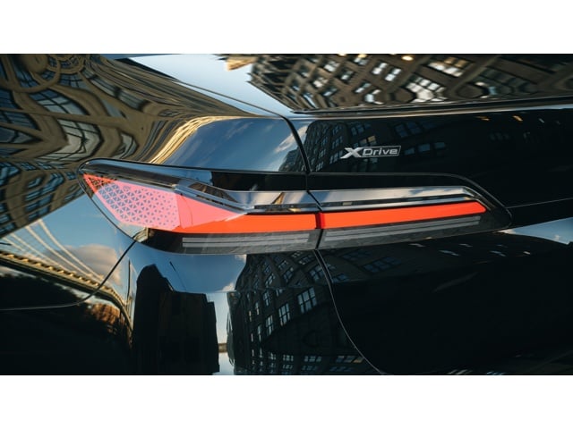 2025 BMW 7 Series 760i - Photo 8