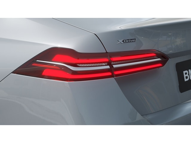2026 BMW 5 Series 550e - Photo 8