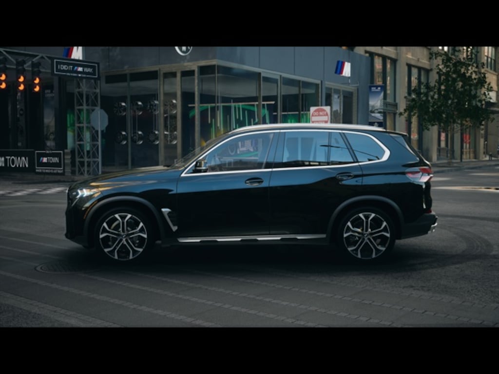 New 2025 BMW X5 sDrive40i SUV