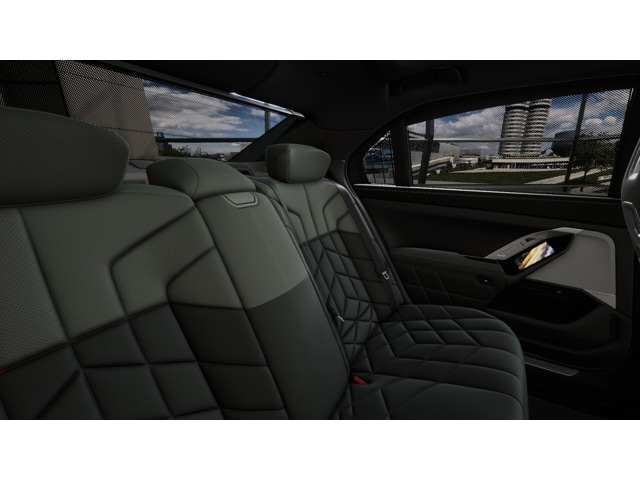 2025 BMW 7 Series 750e - Photo 29