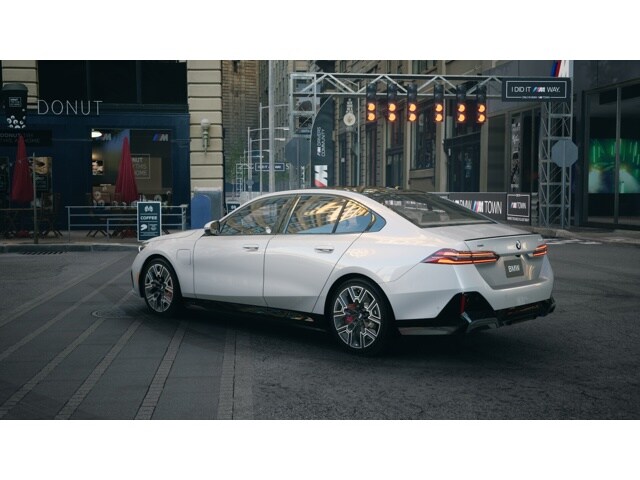 2026 Bmw 550e xDrive photo 2