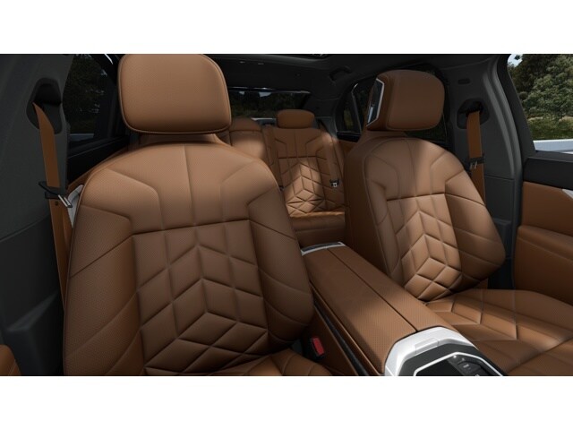2026 BMW 7 Series 750e - Photo 12
