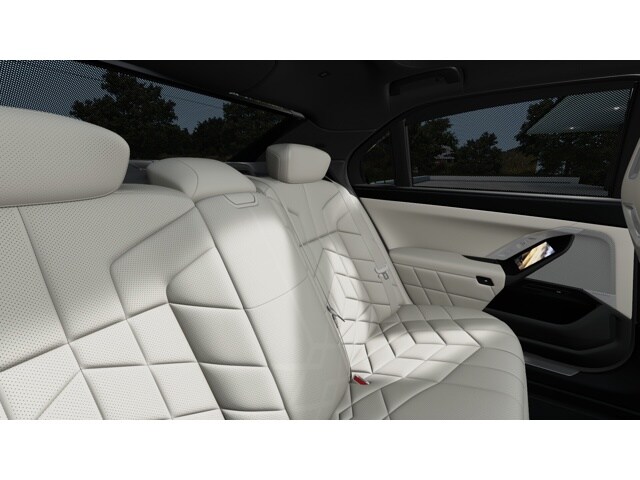 2026 BMW 7 Series 750e - Photo 28