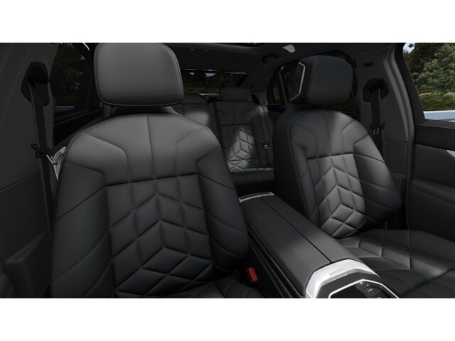 2026 BMW 7 Series 750e - Photo 44