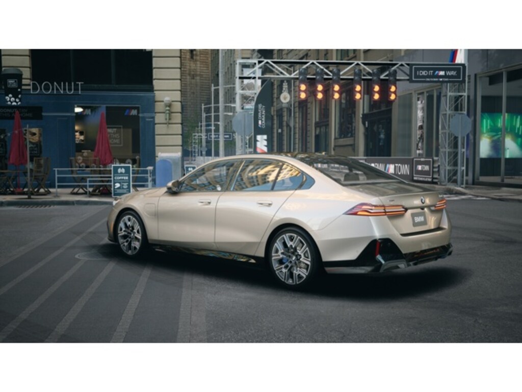 New 2026 BMW 550e xDrive Sedan