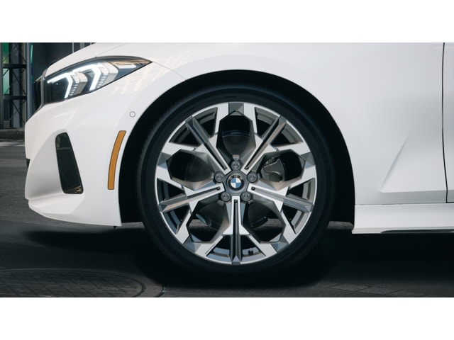 2025 BMW 3 Series 330i - Photo 7